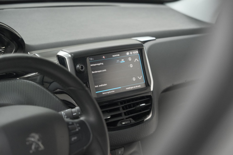 Peugeot 208 PureTech 82 Signature | Parkeersensoren | Apple Carplay | Navigatie