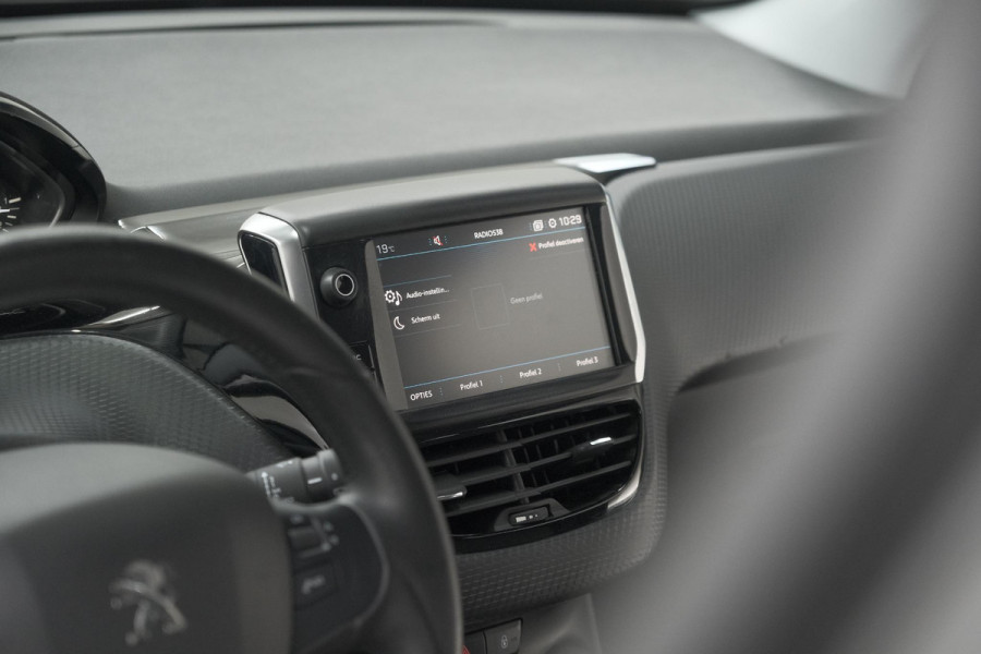 Peugeot 208 PureTech 82 Signature | Parkeersensoren | Apple Carplay | Navigatie