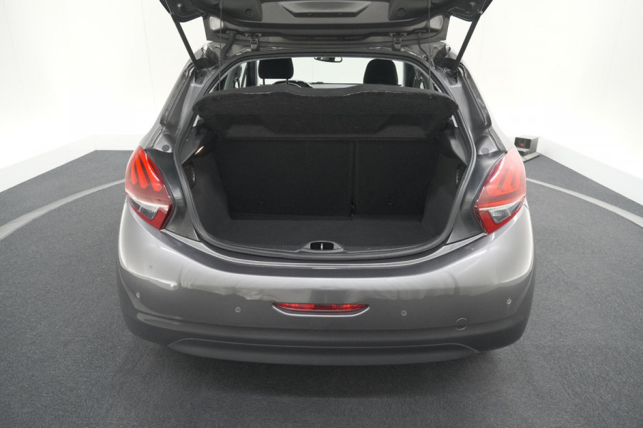 Peugeot 208 PureTech 82 Signature | Parkeersensoren | Apple Carplay | Navigatie