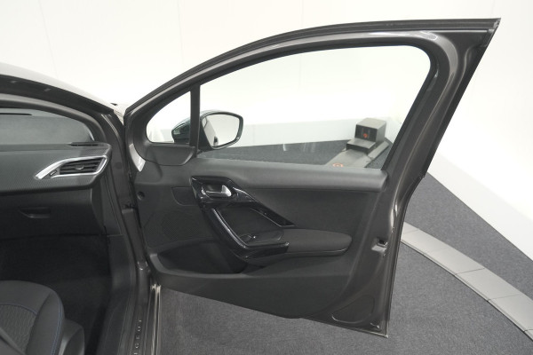 Peugeot 208 PureTech 82 Signature | Parkeersensoren | Apple Carplay | Navigatie