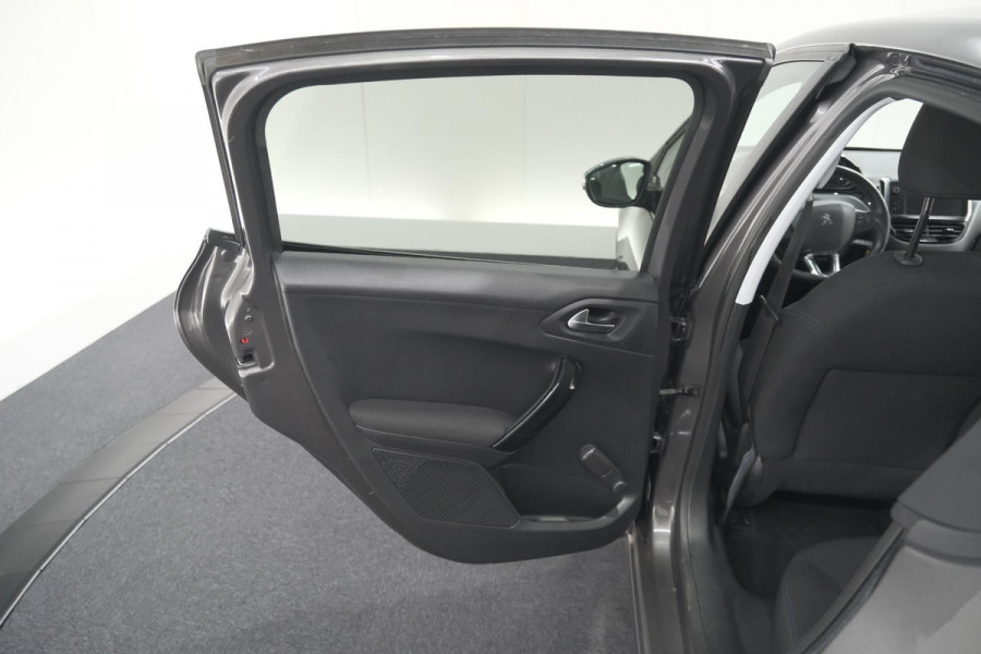 Peugeot 208 PureTech 82 Signature | Parkeersensoren | Apple Carplay | Navigatie