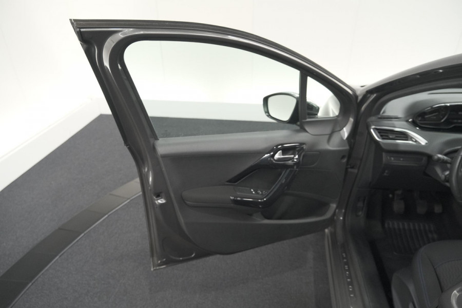 Peugeot 208 PureTech 82 Signature | Parkeersensoren | Apple Carplay | Navigatie