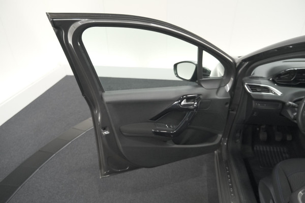 Peugeot 208 PureTech 82 Signature | Parkeersensoren | Apple Carplay | Navigatie