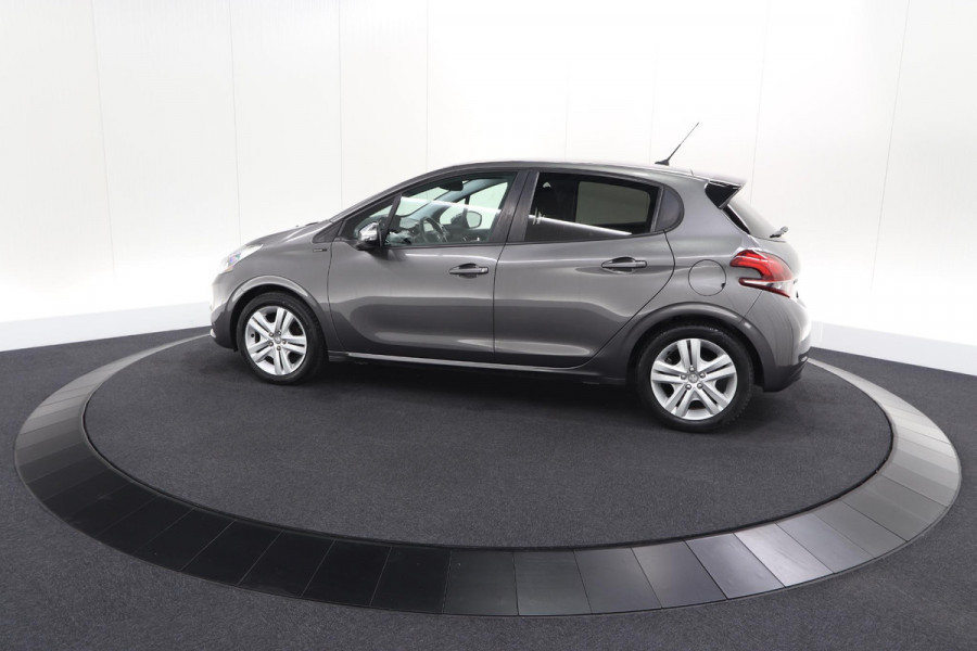 Peugeot 208 PureTech 82 Signature | Parkeersensoren | Apple Carplay | Navigatie