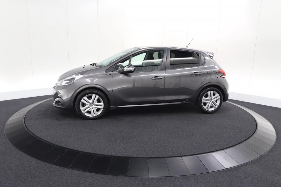 Peugeot 208 PureTech 82 Signature | Parkeersensoren | Apple Carplay | Navigatie