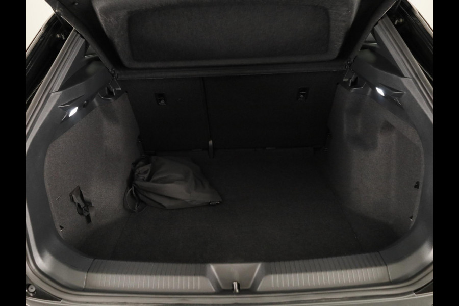 Volkswagen ID.4 Pro 77 kWh 204 pk | SOH 98% | Navigatie | Parkeersensoren | Adaptieve cruise control | Apple Carplay/Android Auto | LED koplampen |
