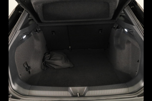 Volkswagen ID.4 Pro 77 kWh 204 pk | SOH 98% | Navigatie | Parkeersensoren | Adaptieve cruise control | Apple Carplay/Android Auto | LED koplampen |