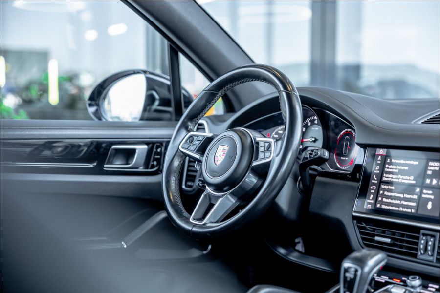 Porsche Cayenne 3.0 - Panorama | Luchtvering | Elek. Trekhaak | Stoelverwarming | ACC