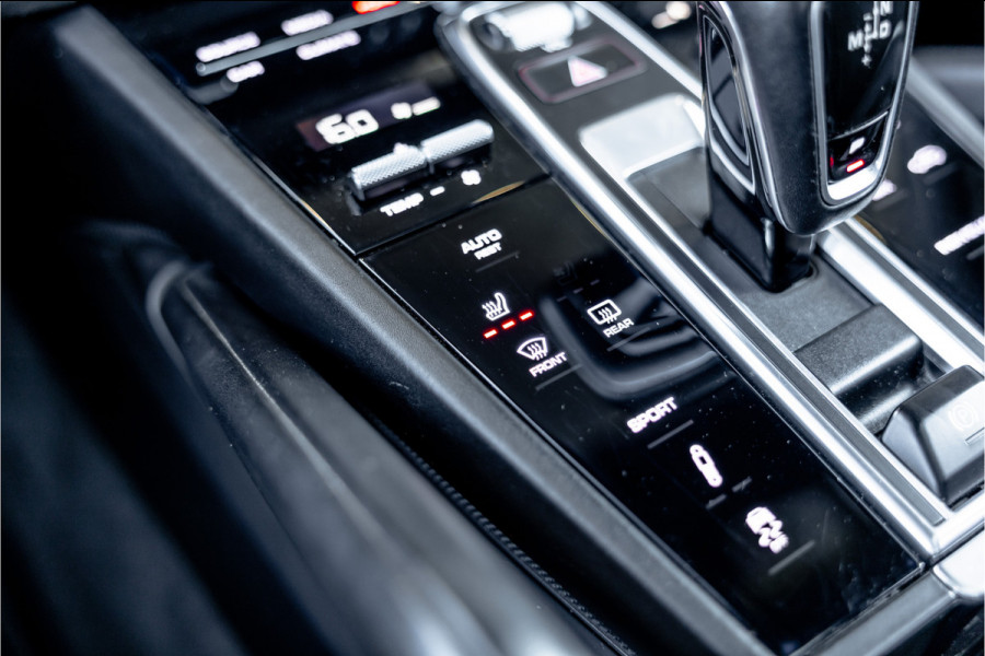 Porsche Cayenne 3.0 - Panorama | Luchtvering | Elek. Trekhaak | Stoelverwarming | ACC