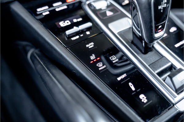 Porsche Cayenne 3.0 - Panorama | Luchtvering | Elek. Trekhaak | Stoelverwarming | ACC