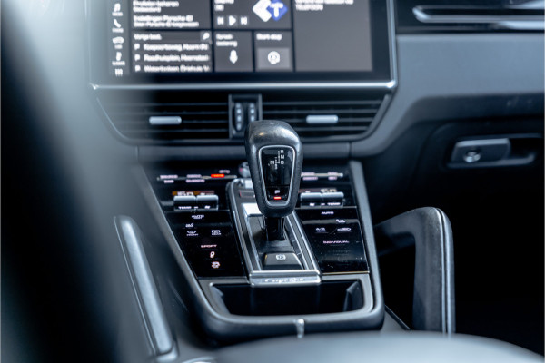 Porsche Cayenne 3.0 - Panorama | Luchtvering | Elek. Trekhaak | Stoelverwarming | ACC