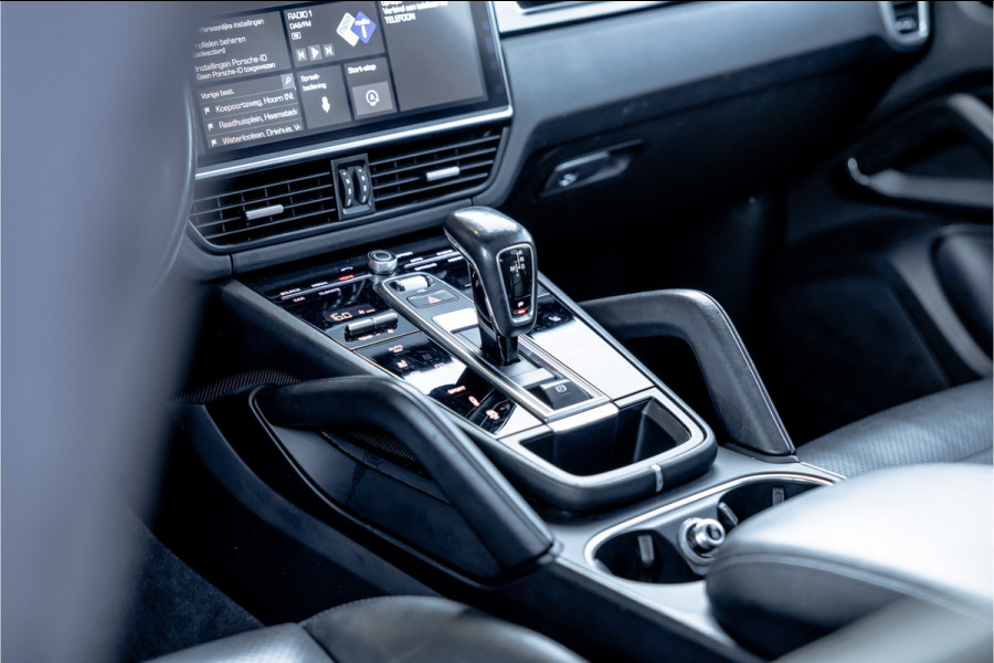 Porsche Cayenne 3.0 - Panorama | Luchtvering | Elek. Trekhaak | Stoelverwarming | ACC