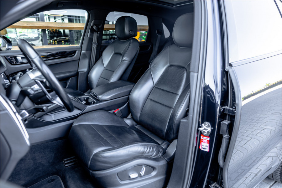 Porsche Cayenne 3.0 - Panorama | Luchtvering | Elek. Trekhaak | Stoelverwarming | ACC