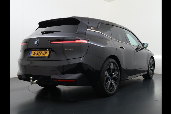 BMW iX xDrive40 Business Edition Plus 77 kWh SOH 100% | DRIVING ASSISTENT PROF. | STOEL + STUURVERWARMING EN MASSAGE| ELEKTRISCHE TREKHAAK| SKYLOUNGE | LASER|