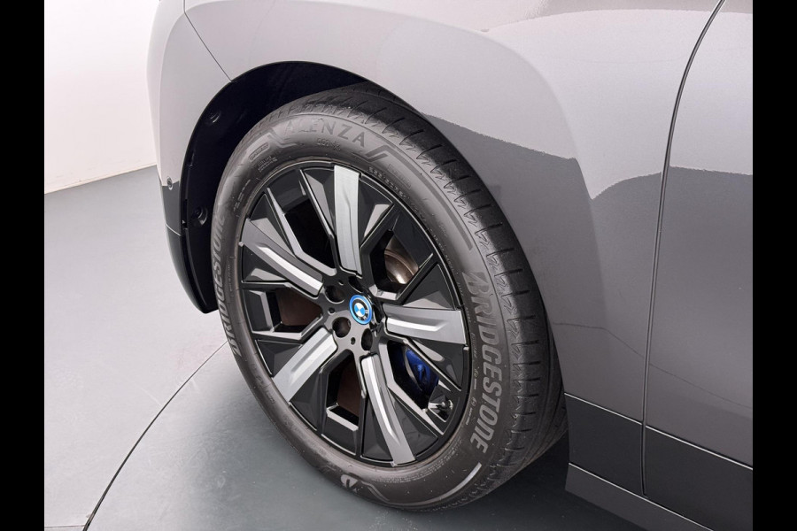 BMW iX xDrive40 Business Edition Plus 77 kWh SOH 100% | DRIVING ASSISTENT PROF. | STOEL + STUURVERWARMING EN MASSAGE| ELEKTRISCHE TREKHAAK| SKYLOUNGE | LASER|