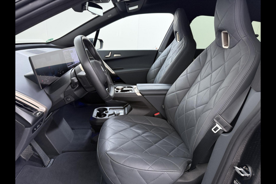 BMW iX xDrive40 Business Edition Plus 77 kWh SOH 100% | DRIVING ASSISTENT PROF. | STOEL + STUURVERWARMING EN MASSAGE| ELEKTRISCHE TREKHAAK| SKYLOUNGE | LASER|