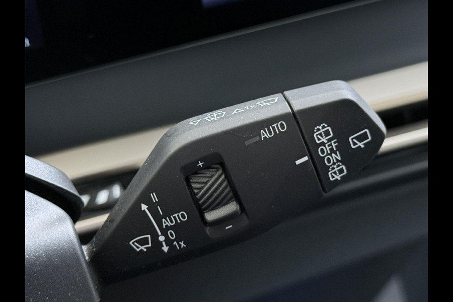 BMW iX xDrive40 Business Edition Plus 77 kWh SOH 100% | DRIVING ASSISTENT PROF. | STOEL + STUURVERWARMING EN MASSAGE| ELEKTRISCHE TREKHAAK| SKYLOUNGE | LASER|