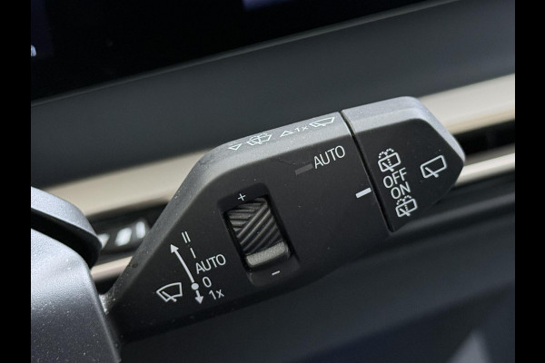BMW iX xDrive40 Business Edition Plus 77 kWh SOH 100% | DRIVING ASSISTENT PROF. | STOEL + STUURVERWARMING EN MASSAGE| ELEKTRISCHE TREKHAAK| SKYLOUNGE | LASER|