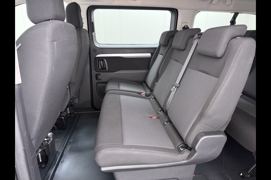 Opel Vivaro -e Zafira Life e Vivaro Combi Electric Zafira Electric L3 8-Personen L3 75 kWh Camera Apple Carplay Android Dual-ECC PDC-a+v Stoelv bordherkenning Cruise Control Led Keyless Priv.Glass Led Licht+Zichtpakket Spoorassist Dubbele Schuifdeur  Lengte 3 Grootste Accu-pakket 1.000kg Trekvermogen  € 67.000 nieuw !