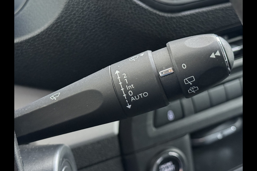 Opel Vivaro -e Zafira Life e Vivaro Combi Electric Zafira Electric L3 8-Personen L3 75 kWh Camera Apple Carplay Android Dual-ECC PDC-a+v Stoelv bordherkenning Cruise Control Led Keyless Priv.Glass Led Licht+Zichtpakket Spoorassist Dubbele Schuifdeur  Lengte 3 Grootste Accu-pakket 1.000kg Trekvermogen  € 67.000 nieuw !
