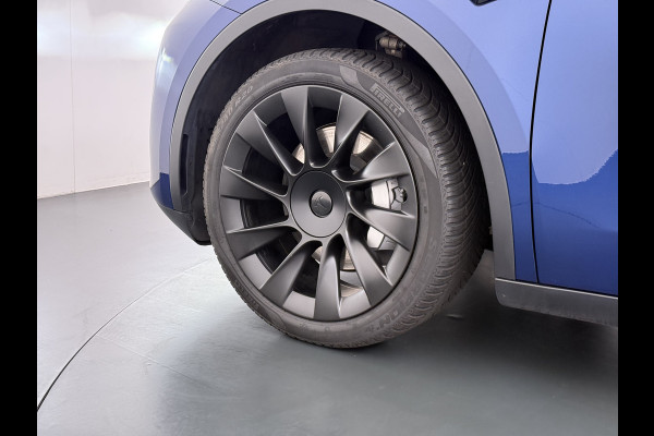 Tesla Model Y RWD 300PK LFP Accu Trekhaak Spoiler 20"lm Warmtepomp Leer PanoDak Navi Premium-Audio Ecc Adap.Cruise Camera's Traffic-Aware-Cruise+Sturen  AI FSD-3 Computer SOH 92% Stuur+Stoelverwarming Led Traffic-Aware Cruise Control Toybox Elek.Achterklep 1.600KG Trekgewicht 1e Eigenaar Origineel Nederlandse Auto