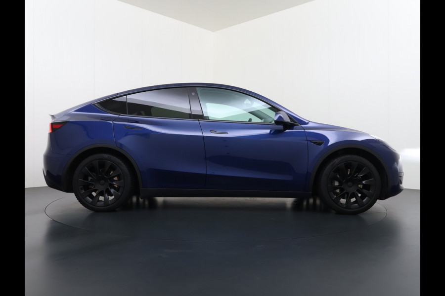 Tesla Model Y RWD 300PK LFP Accu Trekhaak Spoiler 20"lm Warmtepomp Leer PanoDak Navi Premium-Audio Ecc Adap.Cruise Camera's Traffic-Aware-Cruise+Sturen  AI FSD-3 Computer SOH 92% Stuur+Stoelverwarming Led Traffic-Aware Cruise Control Toybox Elek.Achterklep 1.600KG Trekgewicht 1e Eigenaar Origineel Nederlandse Auto