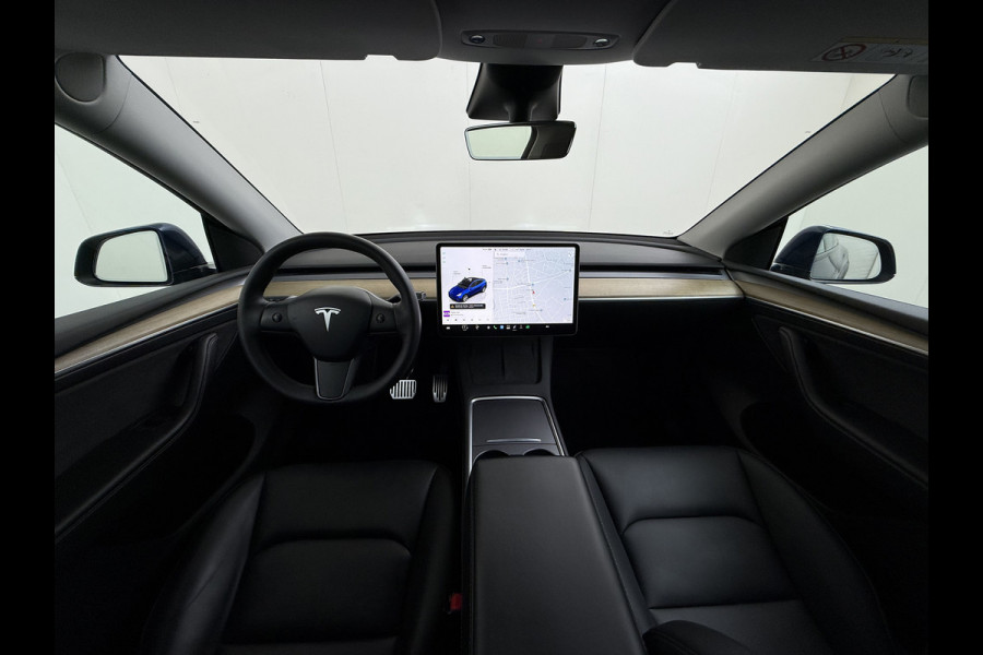 Tesla Model Y RWD 300PK LFP Accu Trekhaak Spoiler 20"lm Warmtepomp Leer PanoDak Navi Premium-Audio Ecc Adap.Cruise Camera's Traffic-Aware-Cruise+Sturen  AI FSD-3 Computer SOH 92% Stuur+Stoelverwarming Led Traffic-Aware Cruise Control Toybox Elek.Achterklep 1.600KG Trekgewicht 1e Eigenaar Origineel Nederlandse Auto