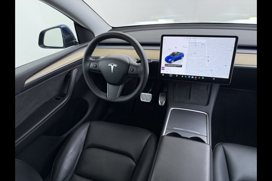 Tesla Model Y RWD 300PK LFP Accu Trekhaak Spoiler 20"lm Warmtepomp Leer PanoDak Navi Premium-Audio Ecc Adap.Cruise Camera's Traffic-Aware-Cruise+Sturen  AI FSD-3 Computer SOH 92% Stuur+Stoelverwarming Led Traffic-Aware Cruise Control Toybox Elek.Achterklep 1.600KG Trekgewicht 1e Eigenaar Origineel Nederlandse Auto