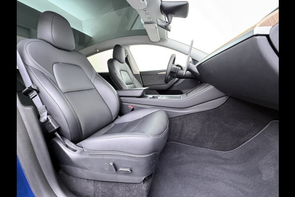 Tesla Model Y RWD 300PK LFP Accu Trekhaak Spoiler 20"lm Warmtepomp Leer PanoDak Navi Premium-Audio Ecc Adap.Cruise Camera's Traffic-Aware-Cruise+Sturen  AI FSD-3 Computer SOH 92% Stuur+Stoelverwarming Led Traffic-Aware Cruise Control Toybox Elek.Achterklep 1.600KG Trekgewicht 1e Eigenaar Origineel Nederlandse Auto