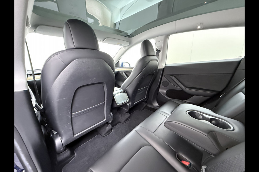 Tesla Model Y RWD 300PK LFP Accu Trekhaak Spoiler 20"lm Warmtepomp Leer PanoDak Navi Premium-Audio Ecc Adap.Cruise Camera's Traffic-Aware-Cruise+Sturen  AI FSD-3 Computer SOH 92% Stuur+Stoelverwarming Led Traffic-Aware Cruise Control Toybox Elek.Achterklep 1.600KG Trekgewicht 1e Eigenaar Origineel Nederlandse Auto