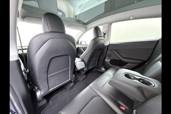 Tesla Model Y RWD 300PK LFP Accu Trekhaak Spoiler 20"lm Warmtepomp Leer PanoDak Navi Premium-Audio Ecc Adap.Cruise Camera's Traffic-Aware-Cruise+Sturen  AI FSD-3 Computer SOH 92% Stuur+Stoelverwarming Led Traffic-Aware Cruise Control Toybox Elek.Achterklep 1.600KG Trekgewicht 1e Eigenaar Origineel Nederlandse Auto