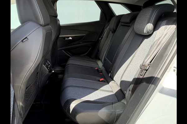 Peugeot 3008 BWJ 2021 | 1.2T 131PK Allure | CLIMA | NAVI | CARPLAY | CAMERA A | 18'' LMV | PRIVACY GLASS |