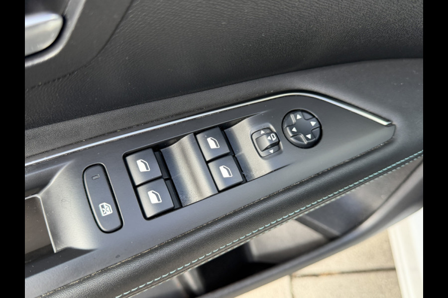 Peugeot 3008 BWJ 2021 | 1.2T 131PK Allure | CLIMA | NAVI | CARPLAY | CAMERA A | 18'' LMV | PRIVACY GLASS |