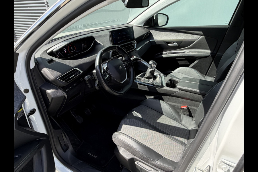 Peugeot 3008 BWJ 2021 | 1.2T 131PK Allure | CLIMA | NAVI | CARPLAY | CAMERA A | 18'' LMV | PRIVACY GLASS |