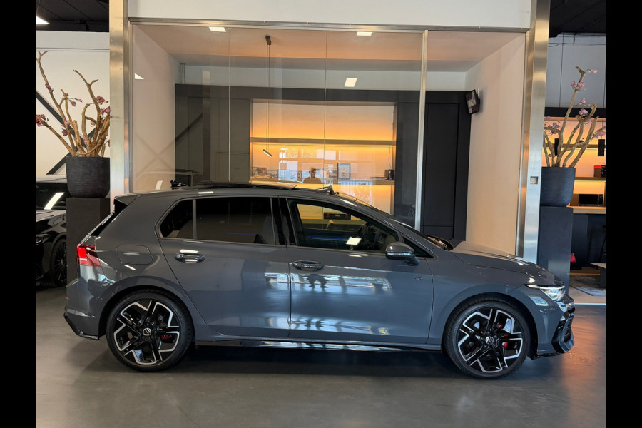 Volkswagen Golf 8.5 1.5 eTSI R-Line Facelift Panorama Achteruitrijcamera
