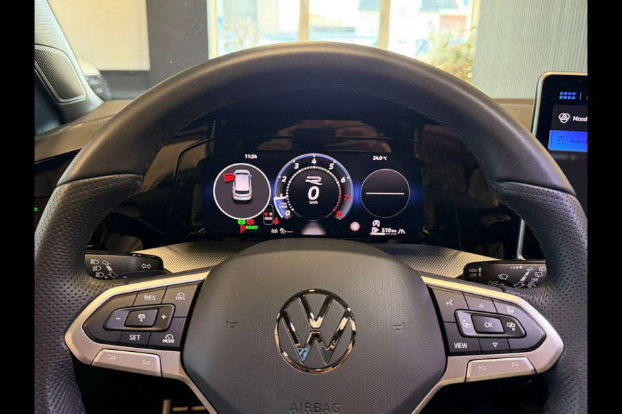 Volkswagen Golf 8.5 1.5 eTSI R-Line Facelift Panorama Achteruitrijcamera