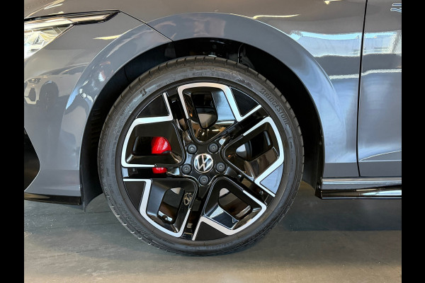 Volkswagen Golf 8.5 1.5 eTSI R-Line Facelift Panorama Achteruitrijcamera