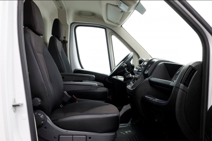 Peugeot Boxer 335 2.2 BlueHDi 140pk L2H1 Premium Airco/Navi/2x Schuifdeur 04-2021