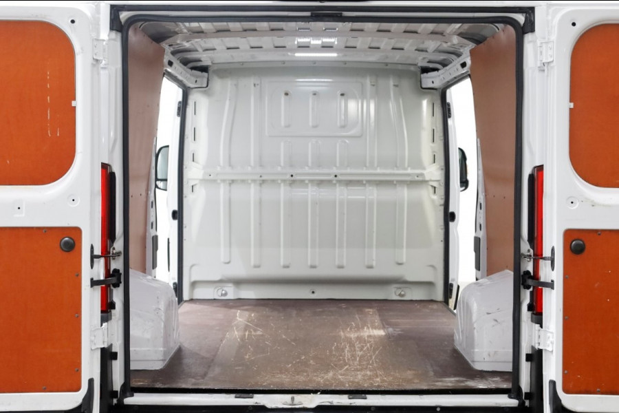 Peugeot Boxer 335 2.2 BlueHDi 140pk L2H1 Premium Airco/Navi/2x Schuifdeur 04-2021