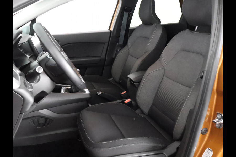 Renault Captur 1.0 TCe 100 Intens . GARANTIE TOT 02-2030* . NAVIGATIE . PARKEERSENSOREN ACHTER . CRUISE CONTROL .