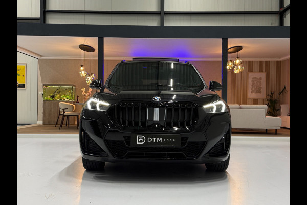 BMW X1 BMW sDrive20i M Sport Pano Sportstoelen ACC Trekhaak Navi LED Camera Carplay