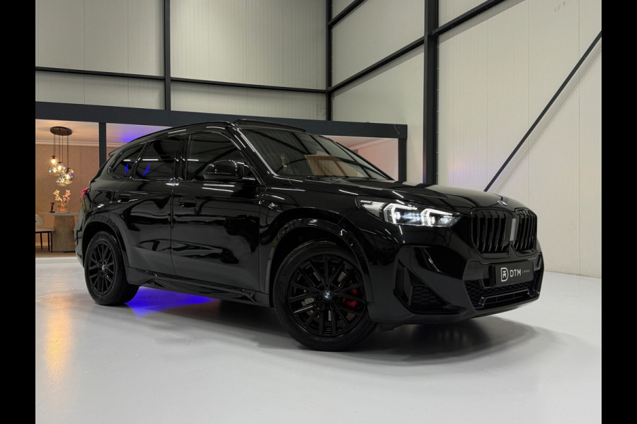 BMW X1 BMW sDrive20i M Sport Pano Sportstoelen ACC Trekhaak Navi LED Camera Carplay