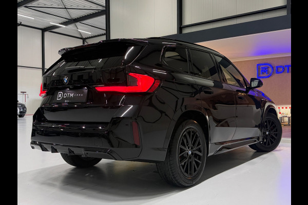 BMW X1 BMW sDrive20i M Sport Pano Sportstoelen ACC Trekhaak Navi LED Camera Carplay