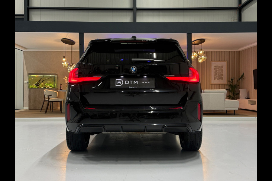 BMW X1 BMW sDrive20i M Sport Pano Sportstoelen ACC Trekhaak Navi LED Camera Carplay
