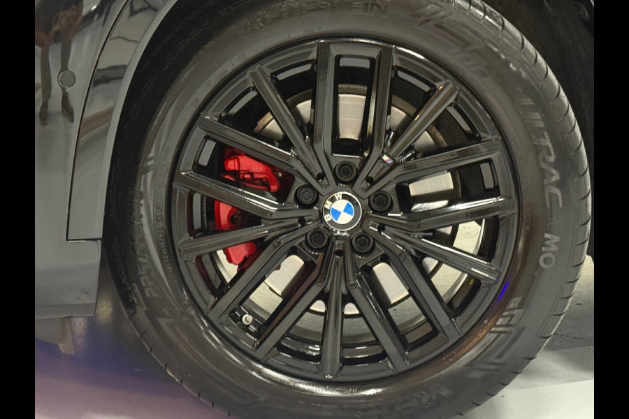 BMW X1 BMW sDrive20i M Sport Pano Sportstoelen ACC Trekhaak Navi LED Camera Carplay