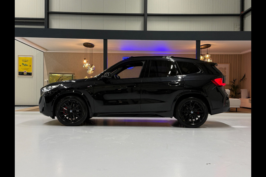 BMW X1 BMW sDrive20i M Sport Pano Sportstoelen ACC Trekhaak Navi LED Camera Carplay