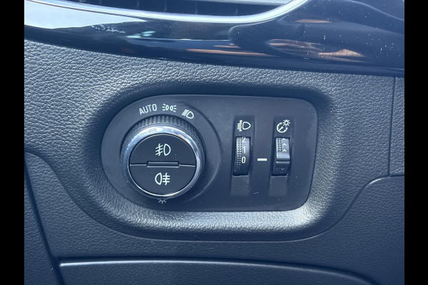 Opel Astra 1.2 Launch Elegance 2e Eigenaar,Camera,Stoelverw-Stuurverw,110pk,Navi,Carplay,Halfleder,Elekt.Stoel,6 Bak,Clima,Cruise,Lm velgen,Pdc V+A,N.A.P,Net beurt gehad,Apk tot 09-2028