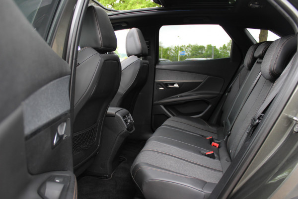 Peugeot 3008 1.2 PureTech Crossway / Trekhaak / Panoramadak / Camera / Navigatie / 18'' / Keyless / DAB / Cruise Control