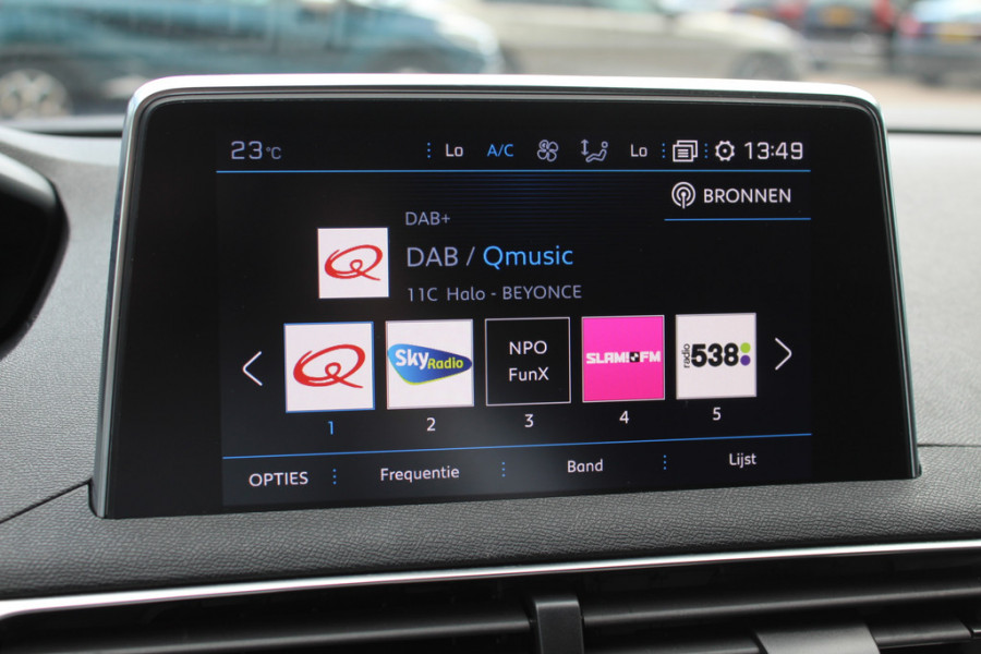 Peugeot 3008 1.2 PureTech Crossway / Trekhaak / Panoramadak / Camera / Navigatie / 18'' / Keyless / DAB / Cruise Control