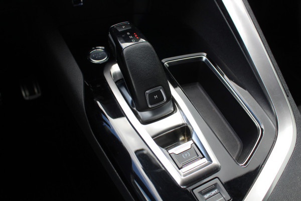 Peugeot 3008 1.2 PureTech Crossway / Trekhaak / Panoramadak / Camera / Navigatie / 18'' / Keyless / DAB / Cruise Control